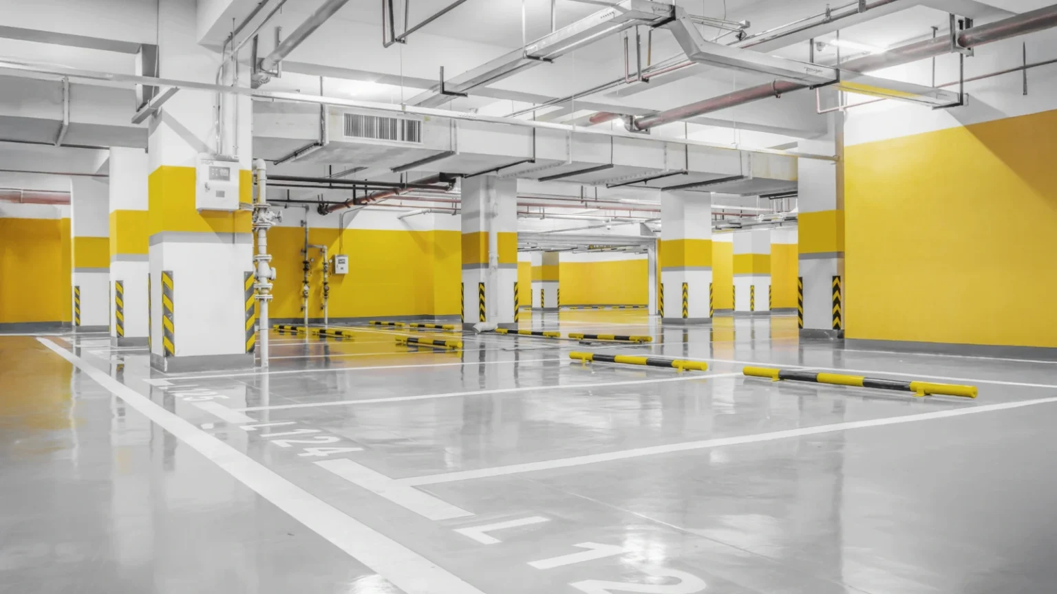 Wyrównanie posadzki przemysłowej - na czym polega?